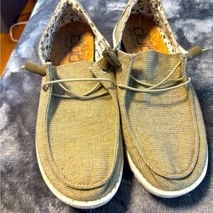 Hunter green hey dudes